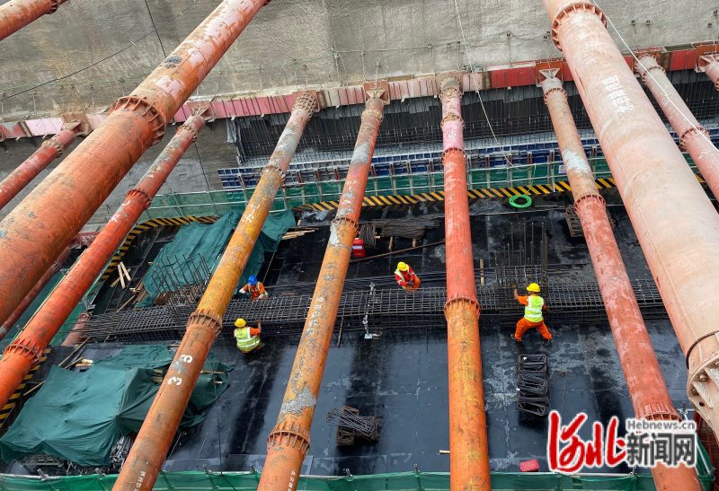 9��26����ʯ���f���F4̖(h��o)��һ�ڹ���ʯ�~·վʩ���F(xi��n)��(ch��ng)���ӱ���?q��ng)?b��o)ͨӍ�T���(m��ng)�z